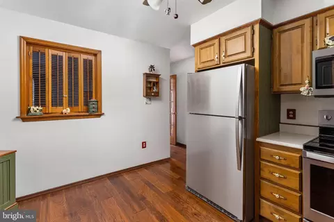 Entry Way - 9 Patty Dr, Wrightstown, NJ 08562 photo 3 of 4