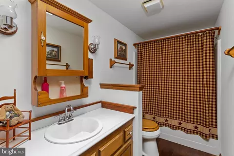 Bath - 9 Patty Dr, Wrightstown, NJ 08562 photo 2 of 2