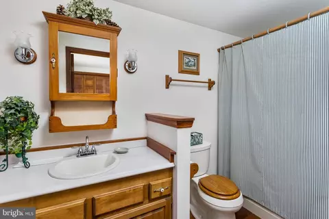 Bath - 9 Patty Dr, Wrightstown, NJ 08562 photo 1 of 2