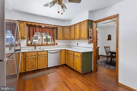 Kitchen - 9 Patty Dr, Wrightstown, NJ 08562 photo 2 of 2