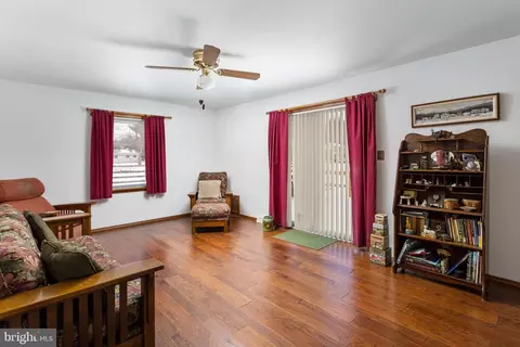 Living - 9 Patty Dr, Wrightstown, NJ 08562 photo 4 of 4