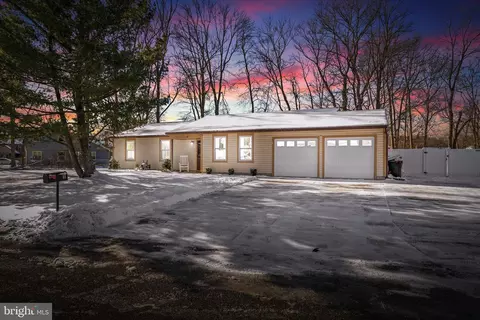 5 Quail Hollow Dr, Westampton, NJ 08060