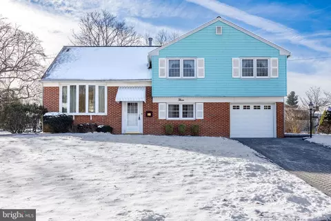 3 Tollhouse Rd, Mount Holly, NJ 08060