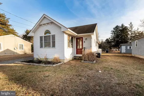6 Henderson Ave, Egg Harbor City, NJ 08215