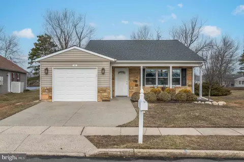 25 Marlborough Dr, Southampton, NJ 08088