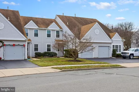 14 Aspen Ct, Bordentown, NJ 08505