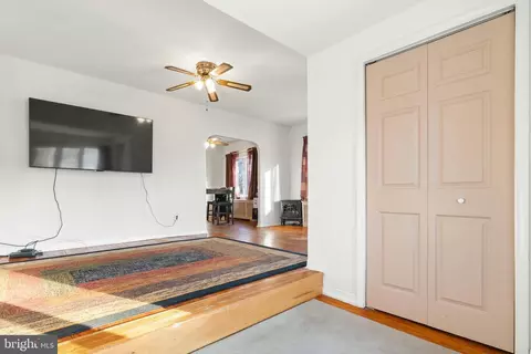 Entry Way - 835 Cornell Ave, Maple Shade, NJ 08052 photo 2 of 7