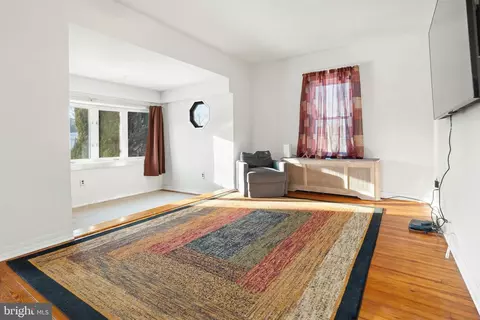 Living - 835 Cornell Ave, Maple Shade, NJ 08052 photo 2 of 3