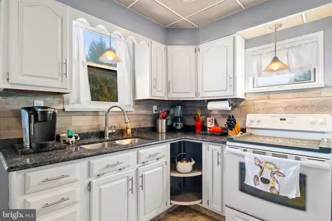 Kitchen - 835 Cornell Ave, Maple Shade, NJ 08052 photo 2 of 3
