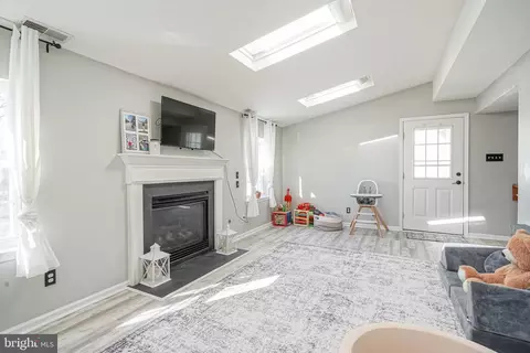 Entry Way - 205 Carleton La, Mount Laurel, NJ 08054 photo 6 of 8