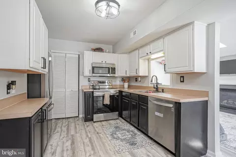 Kitchen - 205 Carleton La, Mount Laurel, NJ 08054 photo 1 of 2