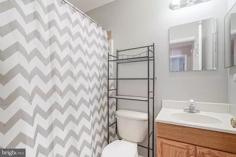 Bath - 205 Carleton La, Mount Laurel, NJ 08054 photo 3 of 3