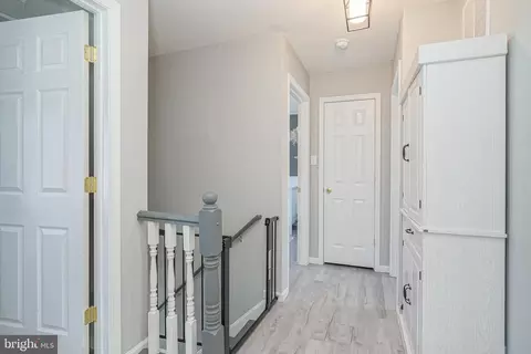 Entry Way - 205 Carleton La, Mount Laurel, NJ 08054 photo 8 of 8