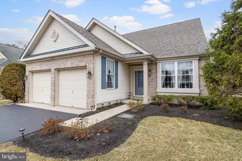 106 Glengarry Ln, Hainesport, NJ 08036