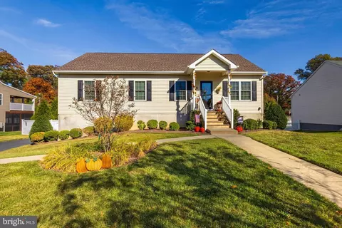 5 Mchugh Ct, Roebling, NJ 08554