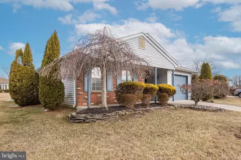 34 Chestnut Hill Ln, Columbus, NJ 08022