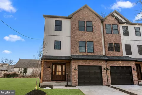 128 Plum St, Moorestown, NJ 08057