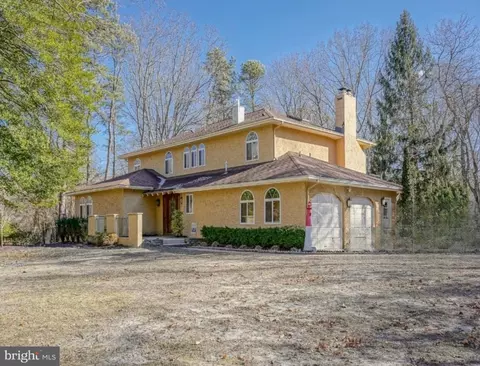 20 Shadow Oak Dr, Medford, NJ 08055