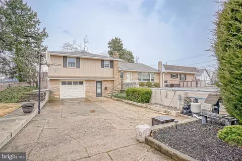 4 N Chester Ave, Riverside, NJ 08075