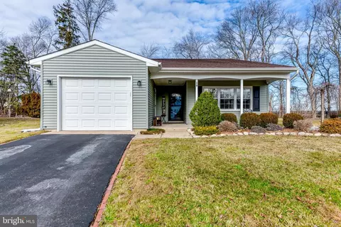 19 Scarborough Way, Southampton, NJ 08088