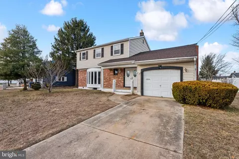 116 Colonial Rd, Beverly, NJ 08010 photo 2
