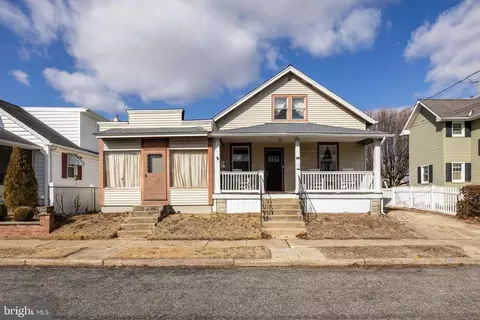 910 Woodland Ave, Burlington, NJ 08016