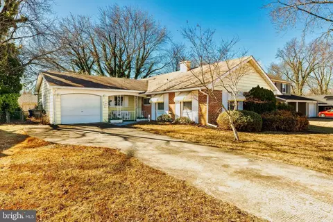 16 Pembrook Ln, Willingboro, NJ 08046