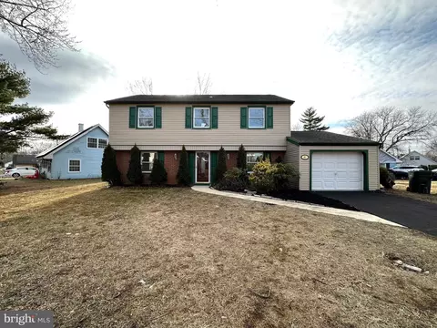 41 Botany Cir, Willingboro, NJ 08046