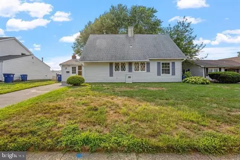 15 Pennant Ln, Willingboro, NJ 08046