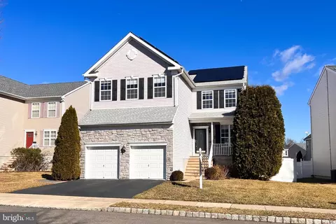35 Birmingham Dr, Columbus, NJ 08022