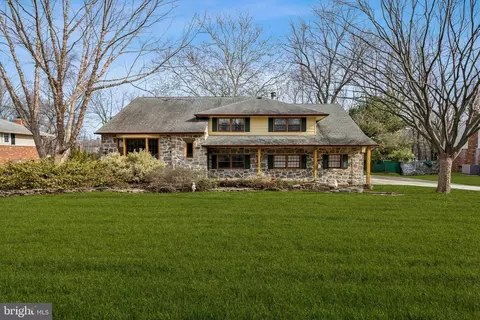 306 Georgian Dr, Cinnaminson, NJ 08077