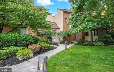 604 Augusta Cir, Mount Laurel, NJ 08054