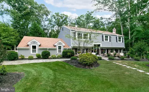 13 Oregon Trl, Medford, NJ 08055