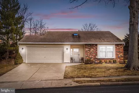 12 Deep Hollow Ln N, Columbus, NJ 08022