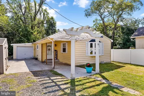 Exterior - 35 S Clinton Ave, Maple Shade, NJ 08052 photo 3 of 7