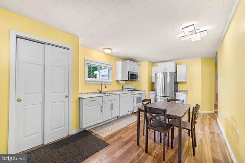 Entry Way - 35 S Clinton Ave, Maple Shade, NJ 08052 photo 2 of 3