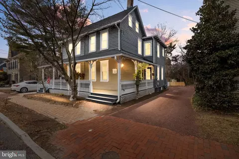 11 E 2nd St, Moorestown, NJ 08057