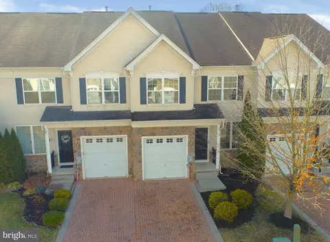 15 Kingswood Ct, Mount Holly, NJ 08060