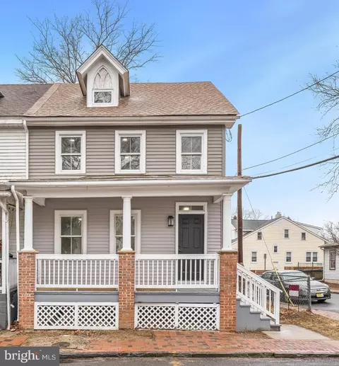 46 White St, Mount Holly, NJ 08060