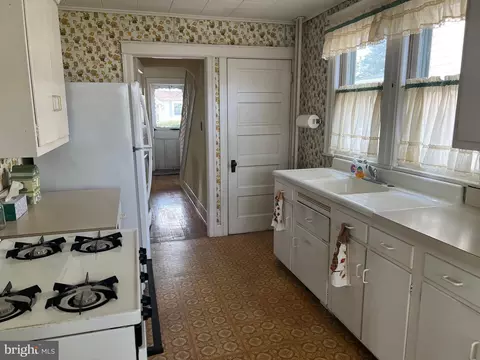 Entry Way - 312 Hazel Ave, Delanco, NJ 08075 photo 6 of 20