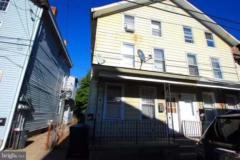 421 Lawrence St, Burlington, NJ 08016