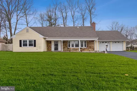 69 Torrington Ln, Willingboro, NJ 08046