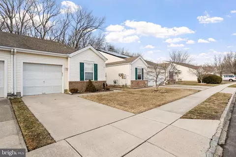 10 Peppergrass Dr N, Mount Laurel, NJ 08054