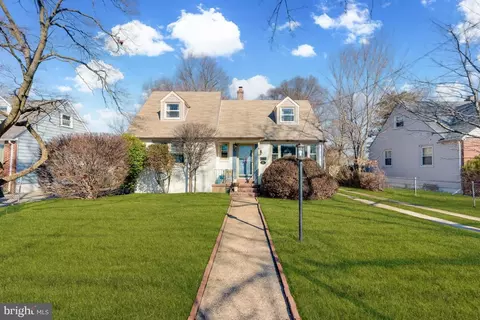 319 Temple Blvd, Palmyra, NJ 08065