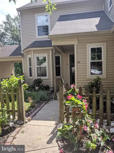 89 Woodlake Dr, Marlton, NJ 08053