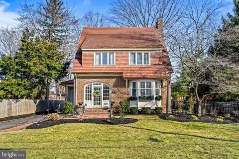 111 N Colonial Rdg, Moorestown, NJ 08057