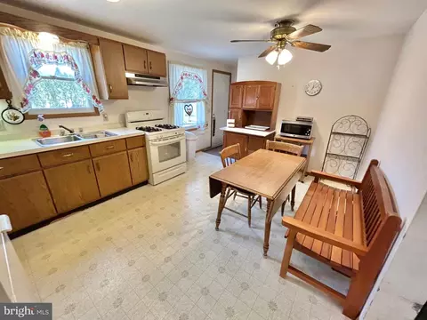 886 E Third St, Florence, NJ 08518 photo 3