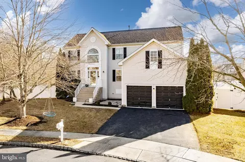 9 Clement Ct, Columbus, NJ 08022