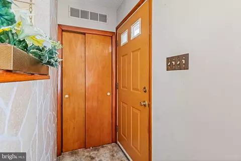 Entry Way - 409 Arch St, Delran, NJ 08075 photo 2 of 2