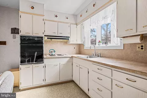Kitchen - 409 Arch St, Delran, NJ 08075 photo 3 of 5